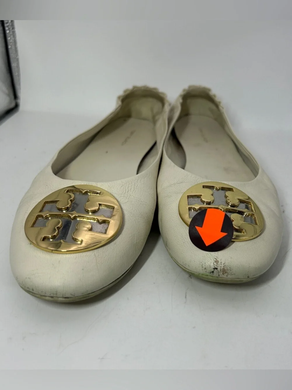 Tory Burch Reva Ballet Flats off white Leather Logo womans 8 gold silver shoes - Picture 9 of 11